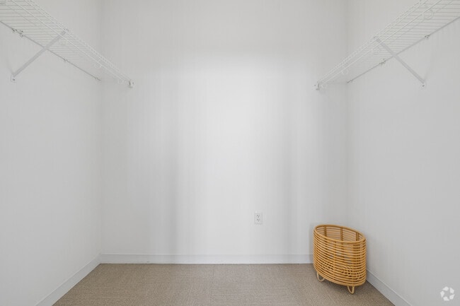 1BR, 1BA - 785SF - Bedroom Closet