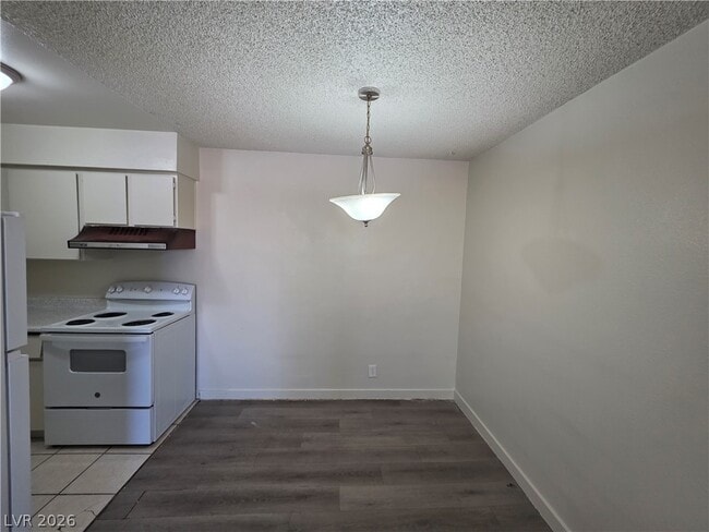 Photo - 615 S Royal Crest Cir