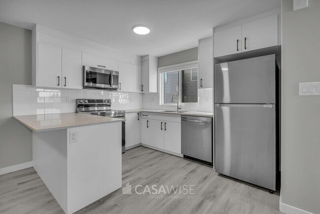 Photo - 13541-13570 70 St NW