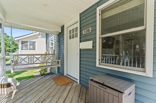 Photo - 136 W Mapledale Ave