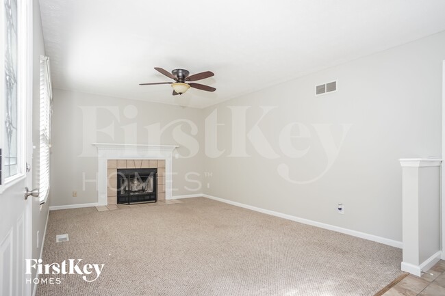 Photo - 935 Saffron Ln