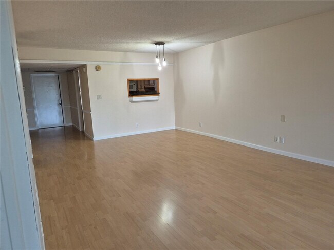 Photo - 3151 S Palm Aire Dr Unidad 405