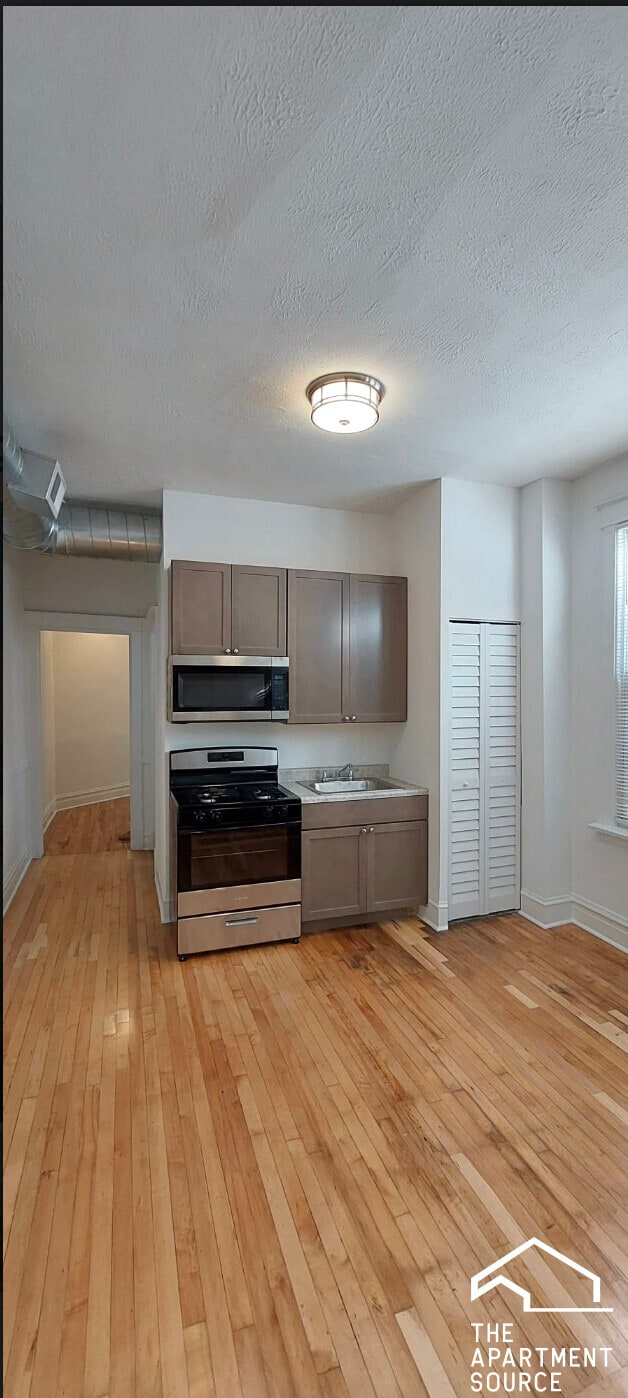 Building Photo - 4058 W Hirsch St Unit 1