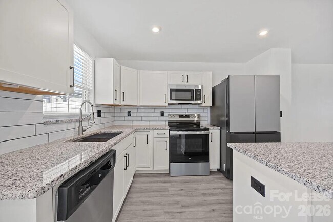 Photo - 1820 Hooper Court