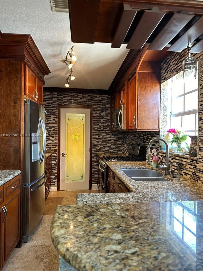 Photo - 707 SW 3rd Ave