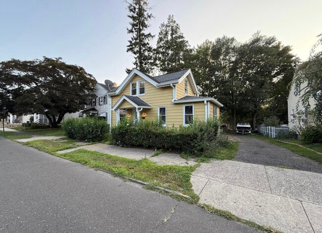 Building Photo - 863 Briarwood Ave Rental