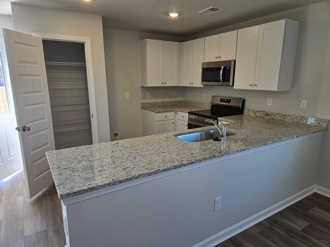 Photo - 146 Indigo Pl