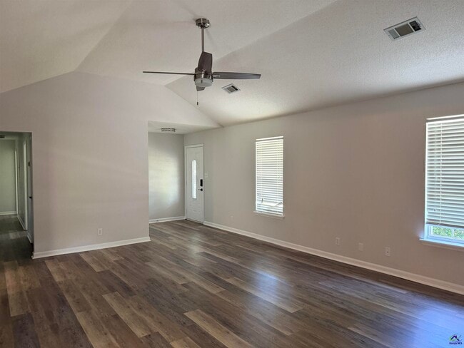 Photo - 107 Barrington Pl N