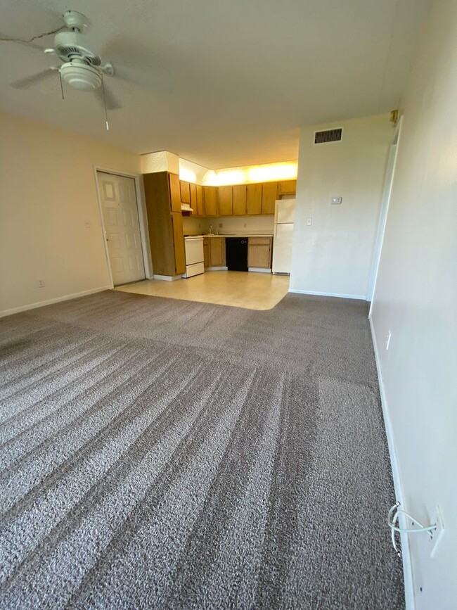 Beautiful 1-Bedroom Condo in Gated East Or... - Beautiful 1-Bedroom Condo in Gated East Or...