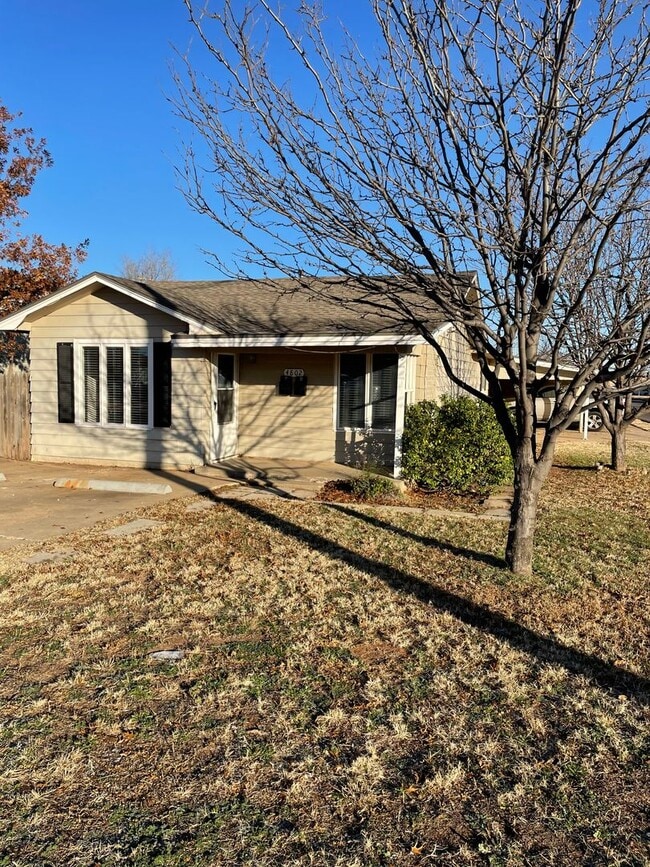 Photo - 4802 39th St