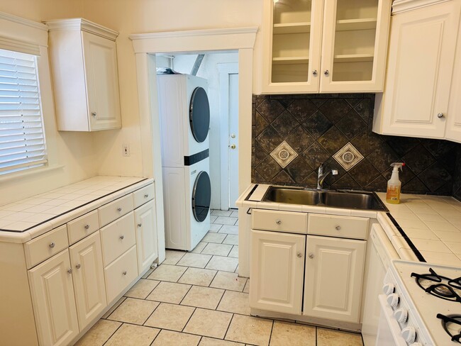 Photo - 116-122 W 9th St