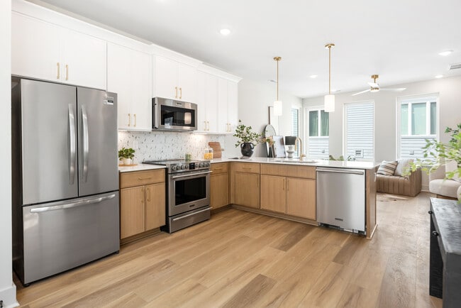 Photo - 1043 E Trinity Ln