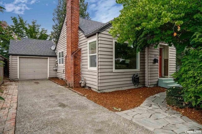 Building Photo - Furnished 2 bedroom 1 bath cottage with landscape included and split mini ducts