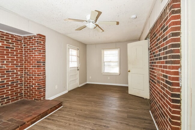 Photo - 1642 Pine Cir