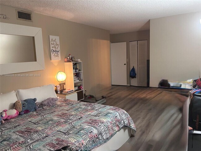 Photo - 800 Parkview Dr Unit 504