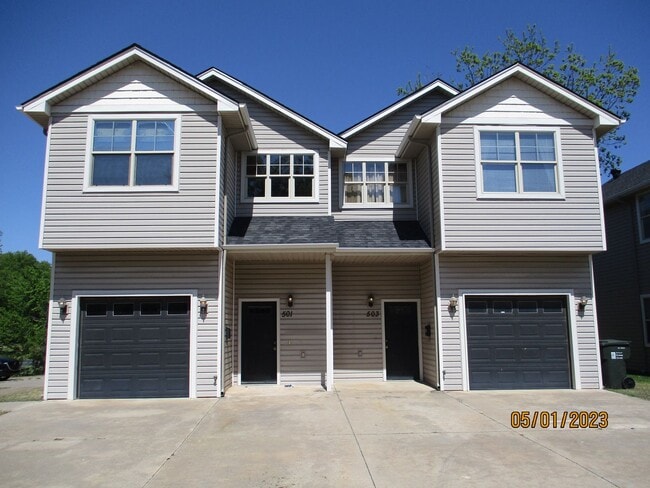 Building Photo - (3) Bed/(2.5) Bath Townhouse in Core Norma...