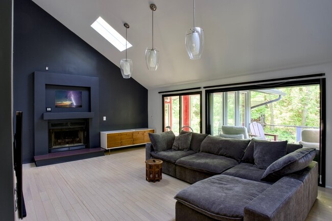 Photo - 329 Glen Rd