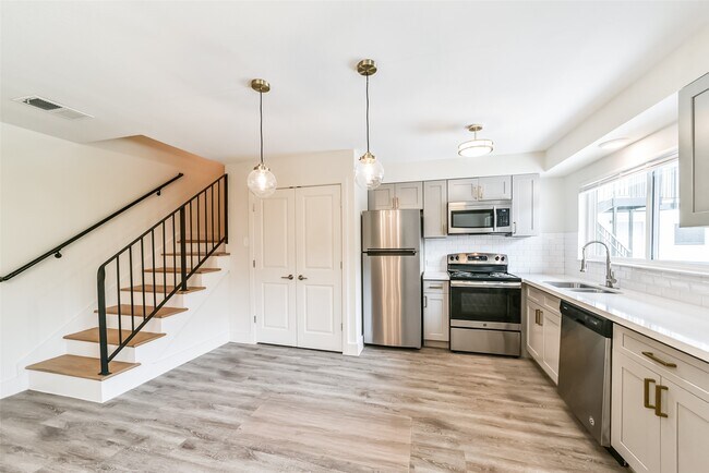 Photo - 1608 Welch St Unit 6