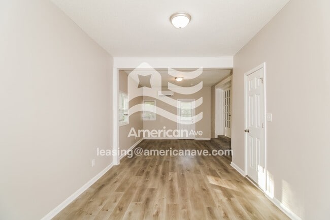 Photo - 200 Bob White Ave