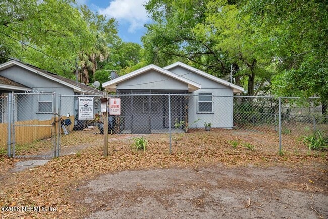 Photo - 850 Spearing St