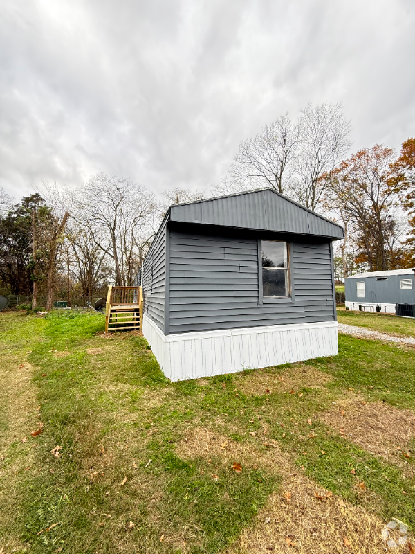 Building Photo - 2015 Williamsport Pike Rental