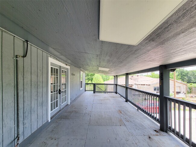 Photo - 2513 Kowis St