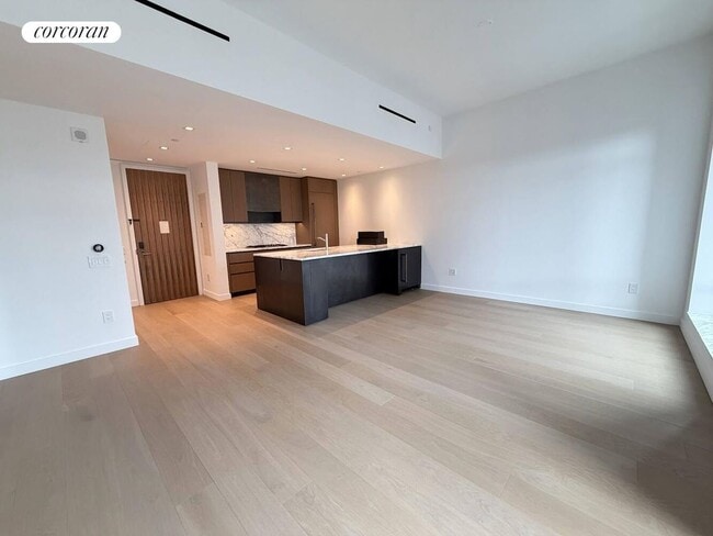 Photo - 555 W 22nd St