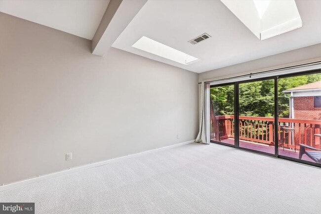 Building Photo - 2702 Dartmouth Rd Unit 7