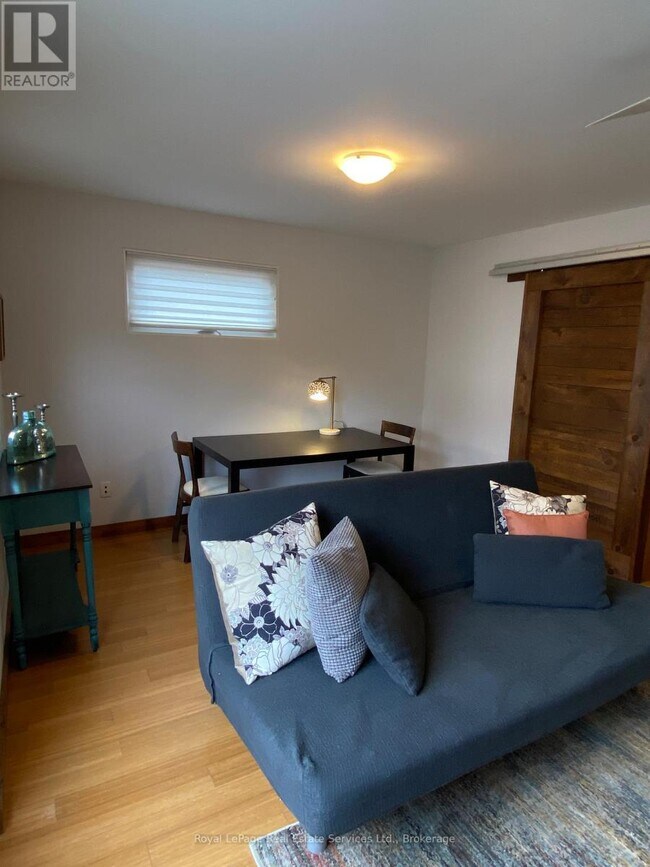 Photo - 447 Kerr St Unité 3