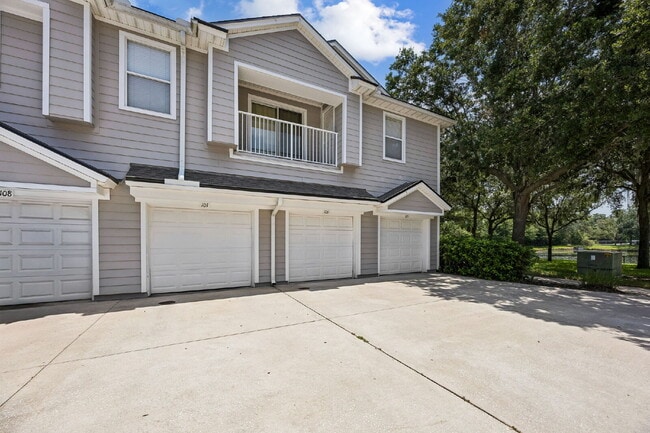 Building Photo - Spacious Gated Condo Living Minutes from St. Johns Town Center & UNF! Unit 106