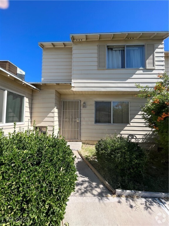 Building Photo - 4972 Larkspur St Rental