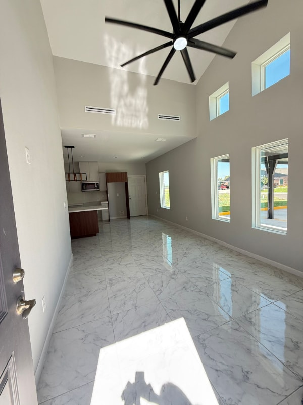 Photo - 905 W 8th St Unidad 1