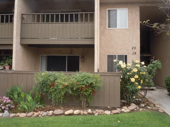 Excellent 2 bedroom 2 bathroom single stor... - Excellent 2 bedroom 2 bathroom single stor... Unidad 19 Rental