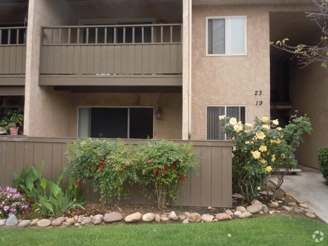 Building Photo - Excellent 2 bedroom 2 bathroom single stor... Unit 19 Rental