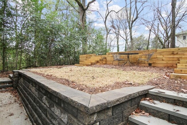 Photo - 940 St Charles Ave NE