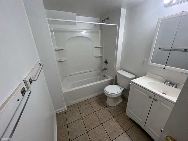2 br, 1 bath 4plex - (Oakland)(pitt)(cmu)c... - 2 br, 1 bath 4plex - (Oakland)(pitt)(cmu)c...