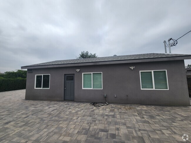 Building Photo - 15524 Tupper St Rental