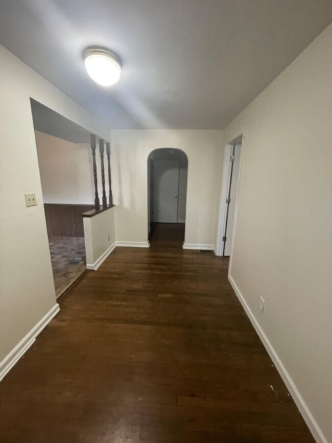 Photo - 207 E 19th St