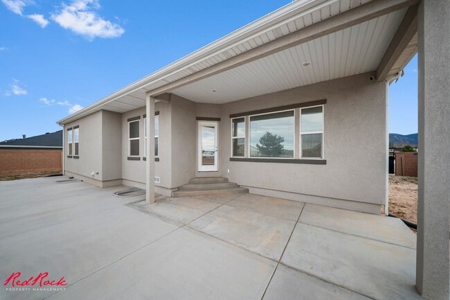 Photo - Beautiful and Modern 5 Bedroom Home in Cedar City!