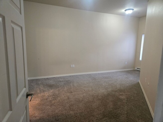 Photo - For Rent – Spacious 3 Bedroom Condo in Promenade Condos