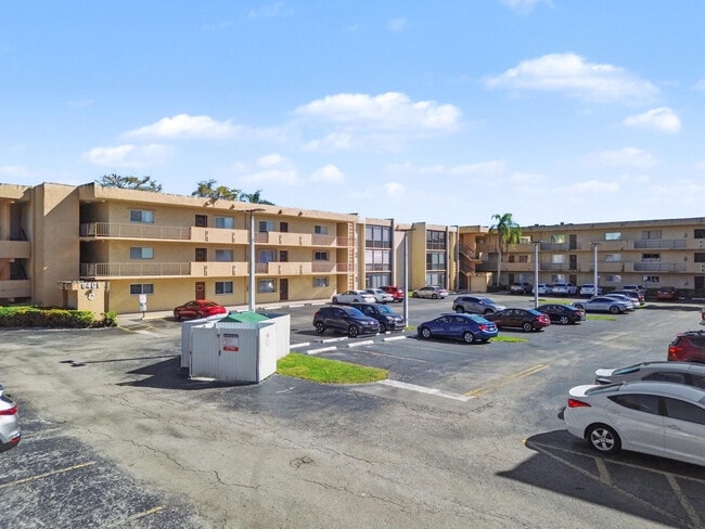 Building Photo - 8401 SW 107th Ave Unit 311E