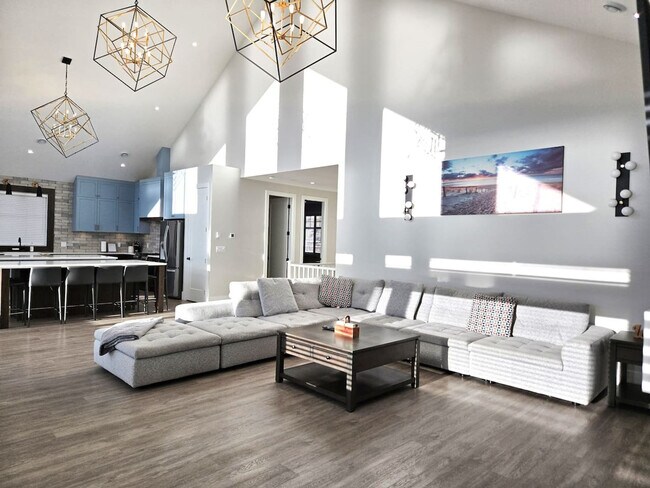 Building Photo - 2501 Radio Tower Rd Unit SI ID1522006P