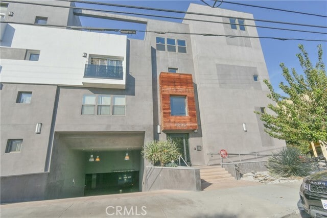 Building Photo - 11925 Kling St Unit 104 Rental