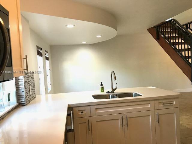 Building Photo - 3356 Bird Ave Unit 10