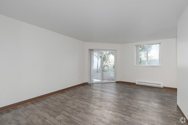 3BR, 2BA - 1,185SF - Living Room