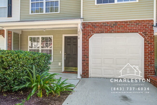 Photo - 230 Darcy Ave