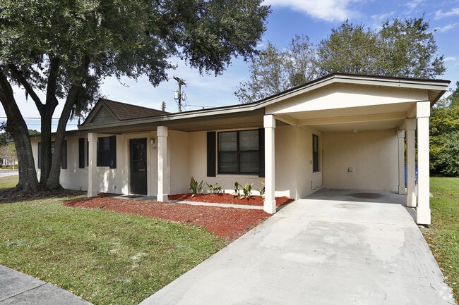 Building Photo - Hunter Army Airfield Homes