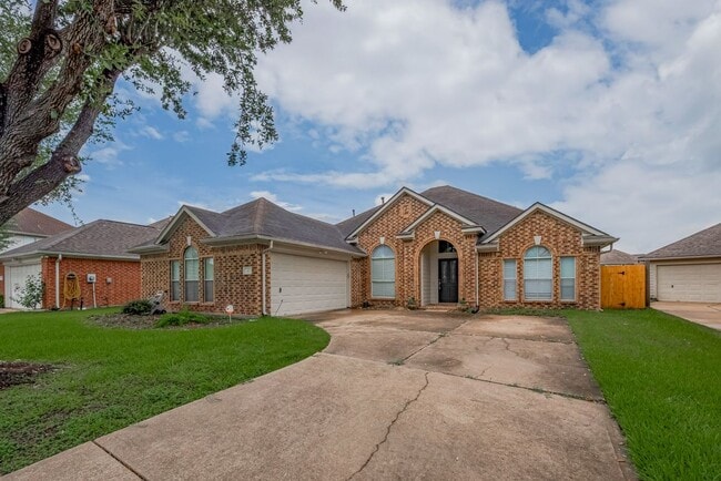 Photo - 311 N Esplanade Ln