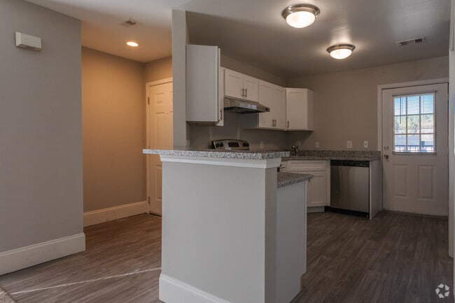 Entrada - Carolina Pines Apartments