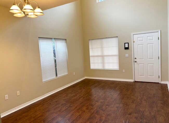 Photo - 1545 Bentley Cir